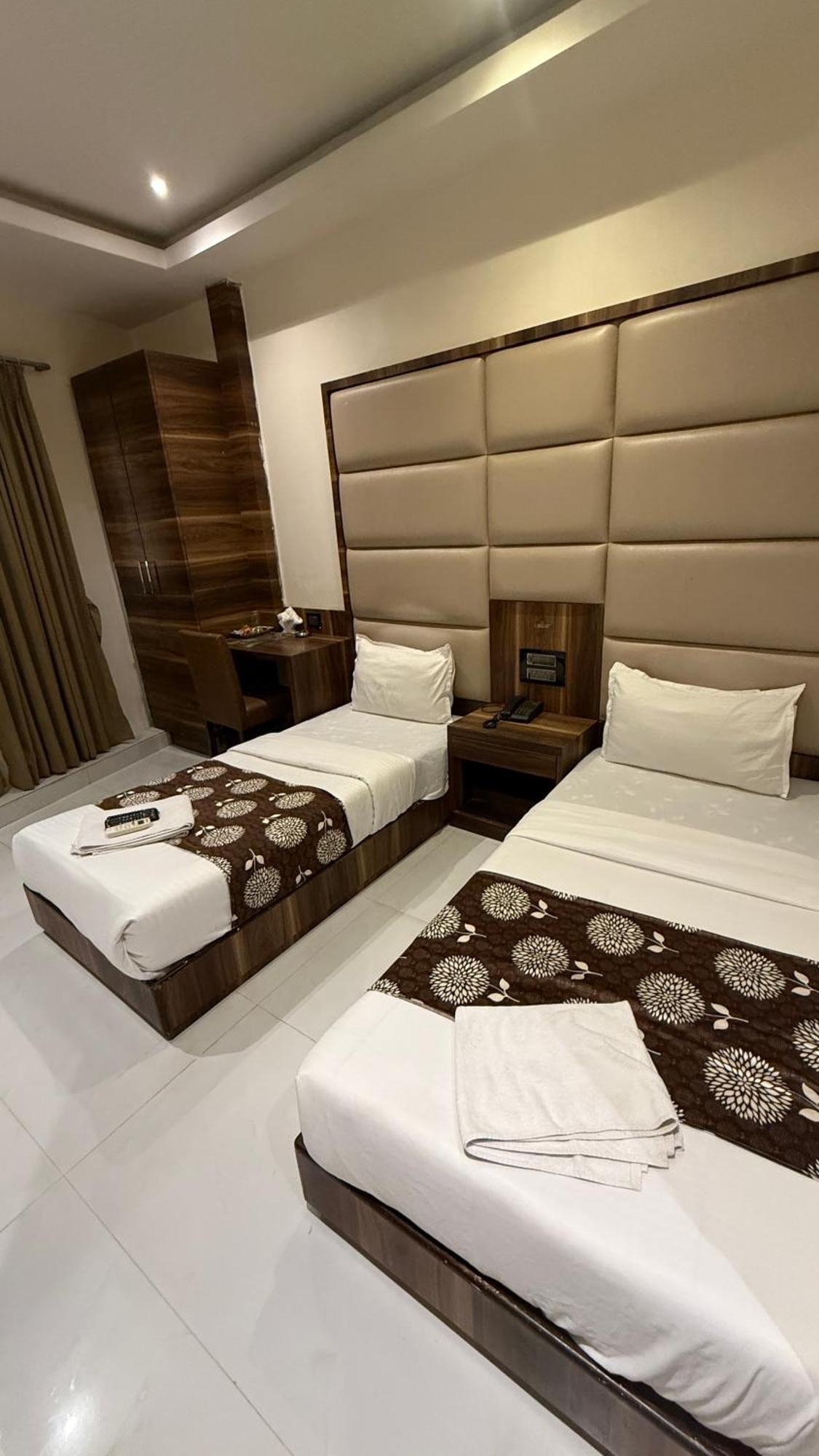 M E R I T O N Hotel T-2 Mumbai Exterior foto