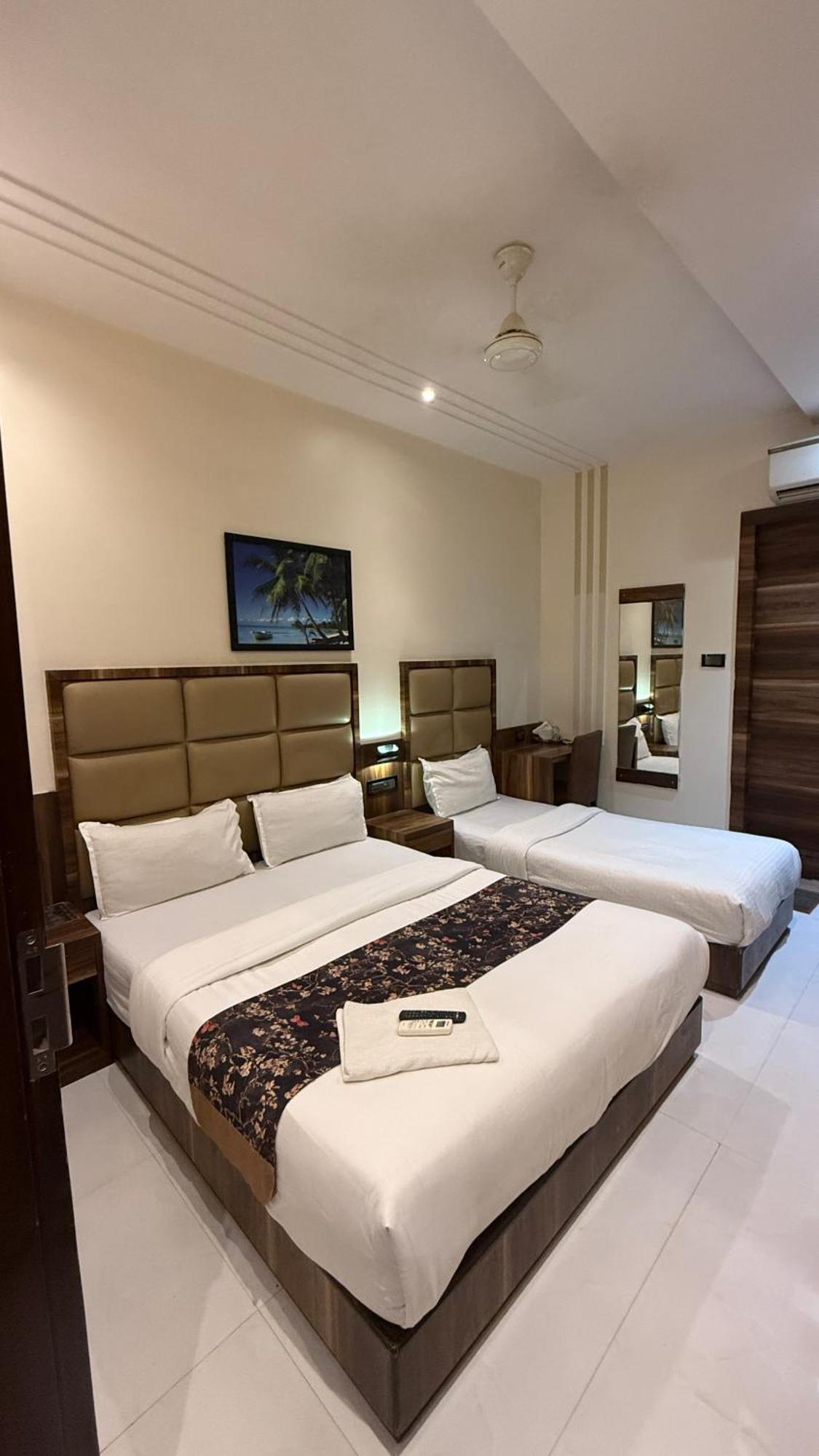 M E R I T O N Hotel T-2 Mumbai Exterior foto