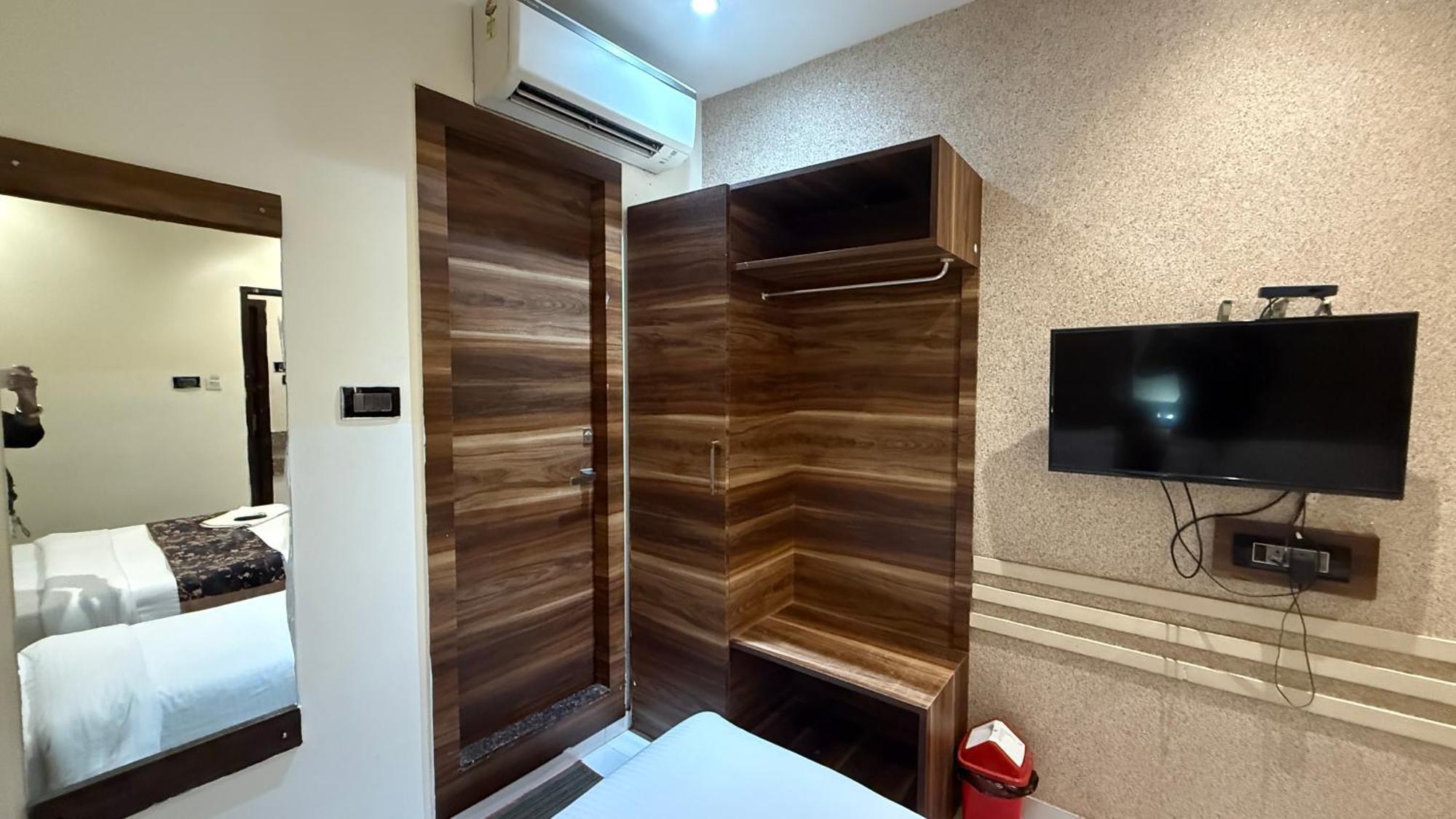 M E R I T O N Hotel T-2 Mumbai Exterior foto